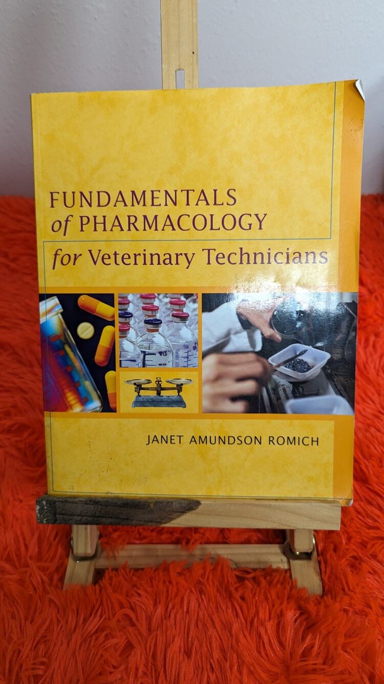 2004 Fundamentals of Pharmacology for Veterinary Technicians Romich CD Paperback